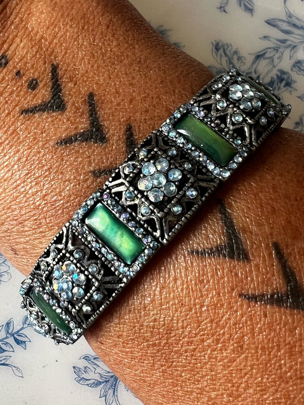 Vintage 90s Aurora Borealis Green Glass Stretch Bracelet